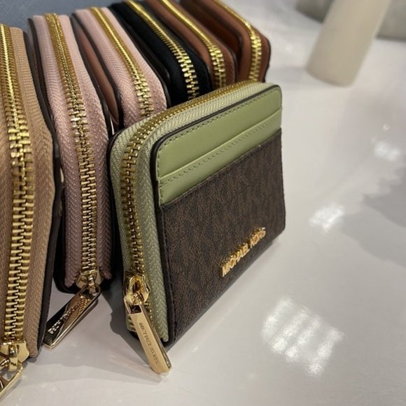 Michael Kors Jet Set Travel Medium Zip Around Card Case - Picture 9 of 16